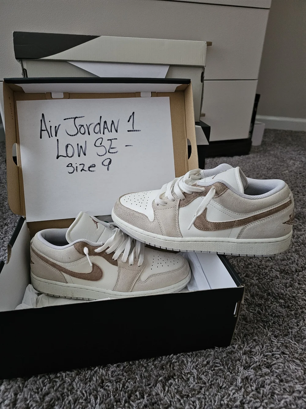 Air Jordan 1 Low SE Beige & White Sneakers